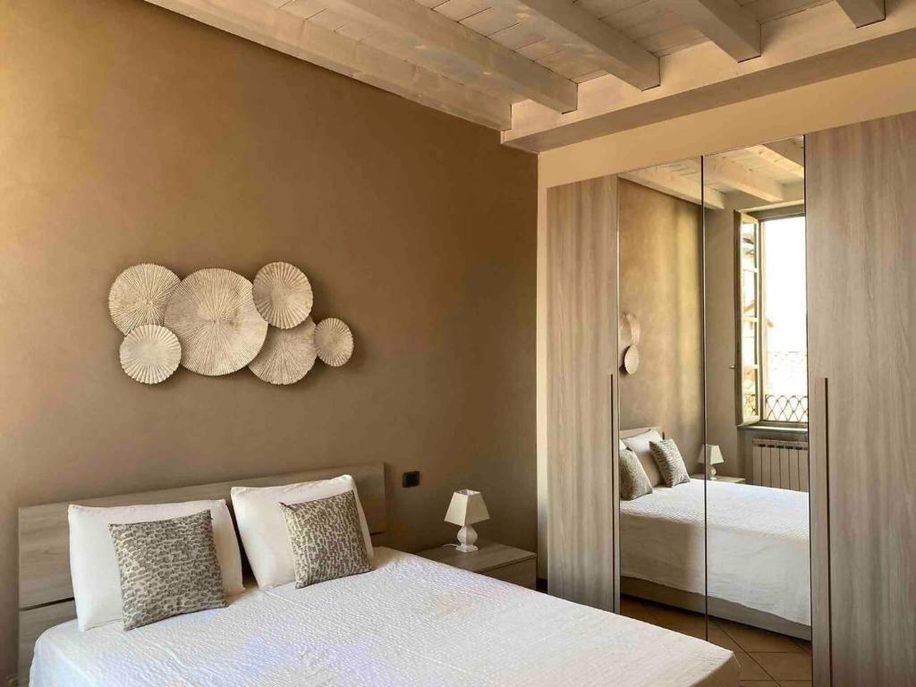 Postel nebo postele na pokoji v ubytování Domus Dea Bergamo Alta