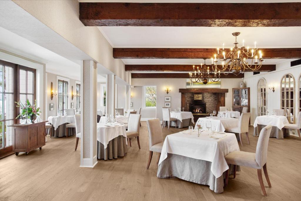 Restaurace v ubytování Manoir Hovey, Relais & Châteaux