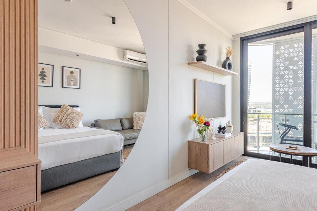 Postel nebo postele na pokoji v ubytování Cozy Stay at The Ellipse Waterfall