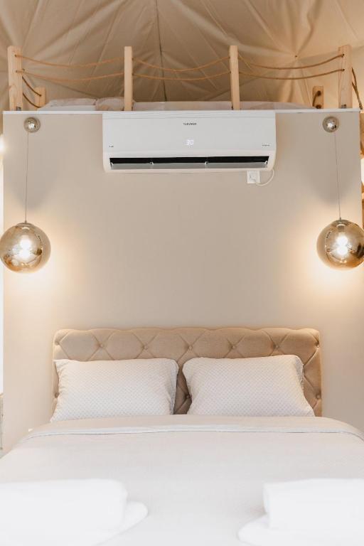 Postel nebo postele na pokoji v ubytování Glamping Drina Riverzone