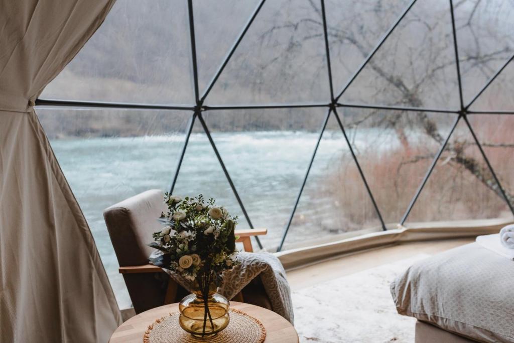 Příroda nedaleko luxury tent