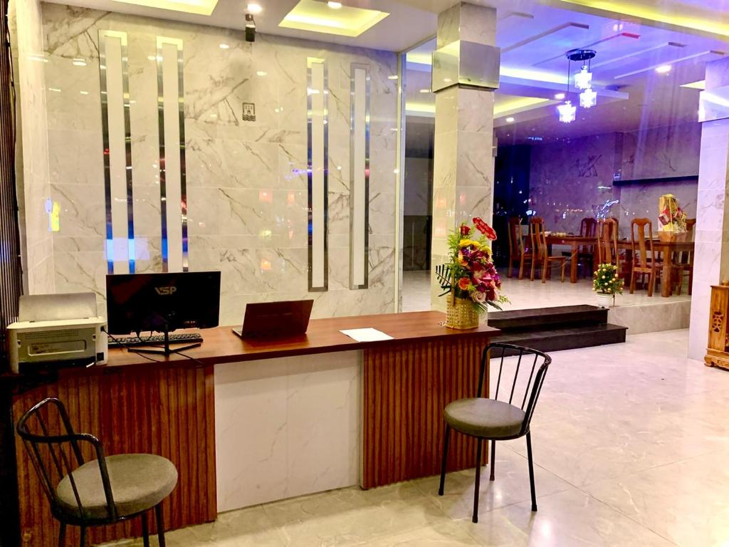 TV a/nebo společenská místnost v ubytování Aman Riverside Hotel
