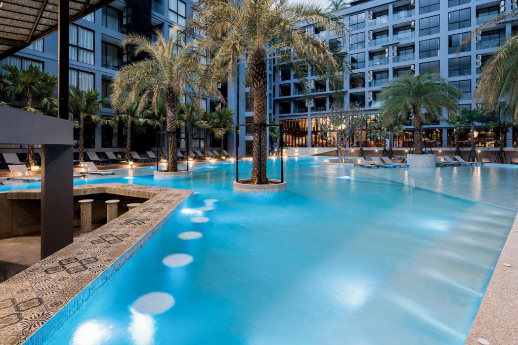 Bazén v ubytování Citygate Kamala Resort nebo v jeho okolí