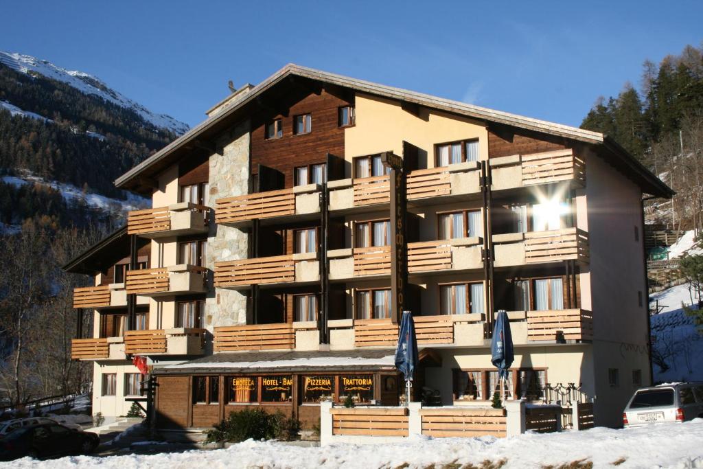 Nespecifikovaný výhled na hory nebo výhled na hory při pohledu z hotelu