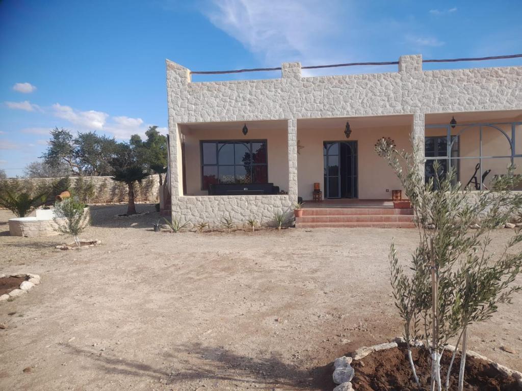 a house in the middle of a desert at le Doux refuge 2 in Essaouira
