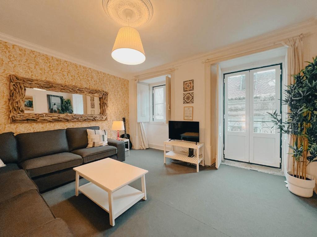 My Fair Lisbon - Trendy Bairro Alto Apartment