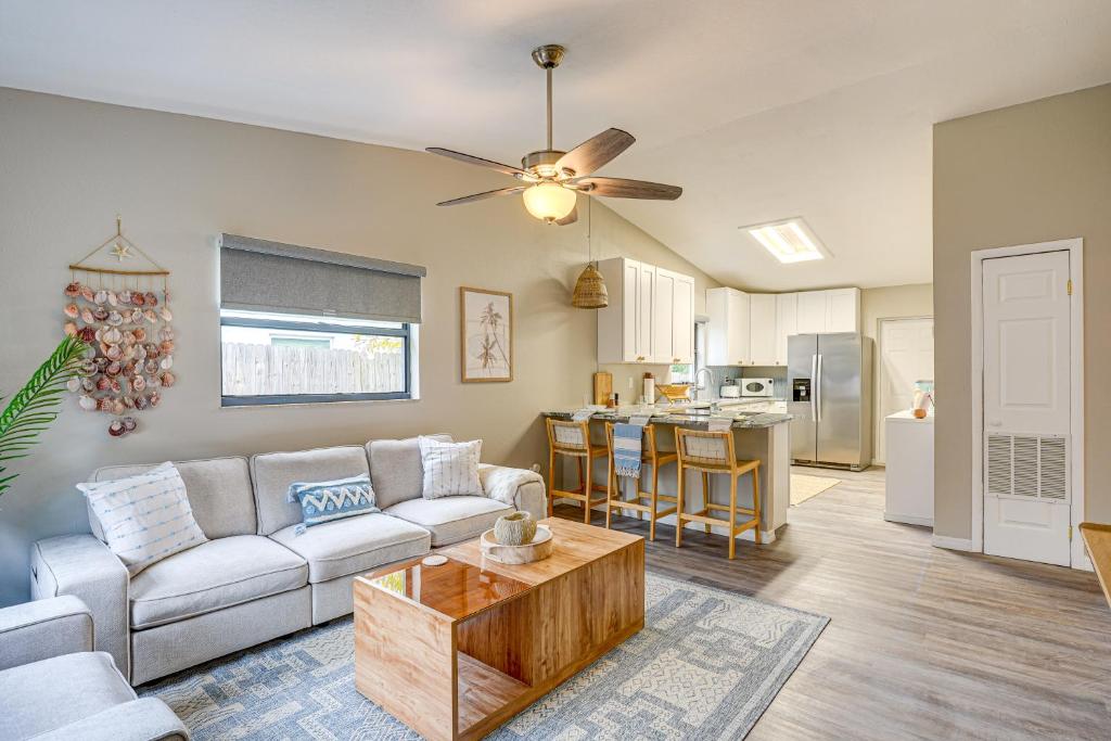 Φωτογραφία από το άλμπουμ του Dtwn Palm Harbor Condo Walk to Water! σε Palm Harbor