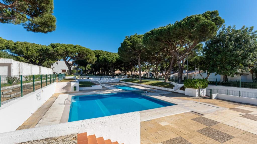 Açoteias Studio with Pool by LovelyStay