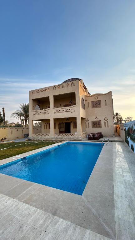 Bazén v ubytování فيلا جاكرندا تونس Jacaranda Villa Tunis nebo v jeho okolí