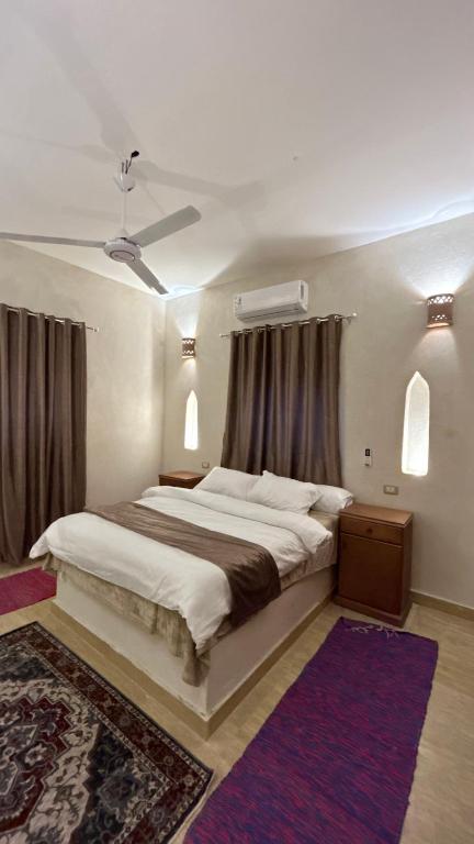 Postel nebo postele na pokoji v ubytování فيلا جاكرندا تونس Jacaranda Villa Tunis