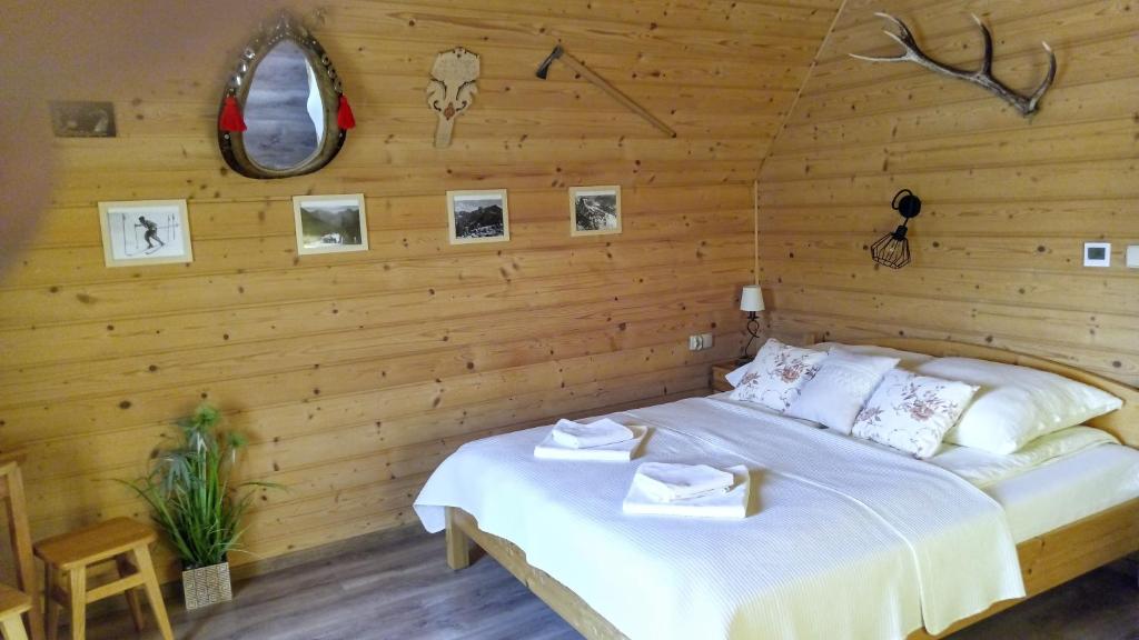 Posteľ alebo postele v izbe v ubytovaní Domek Lilijka