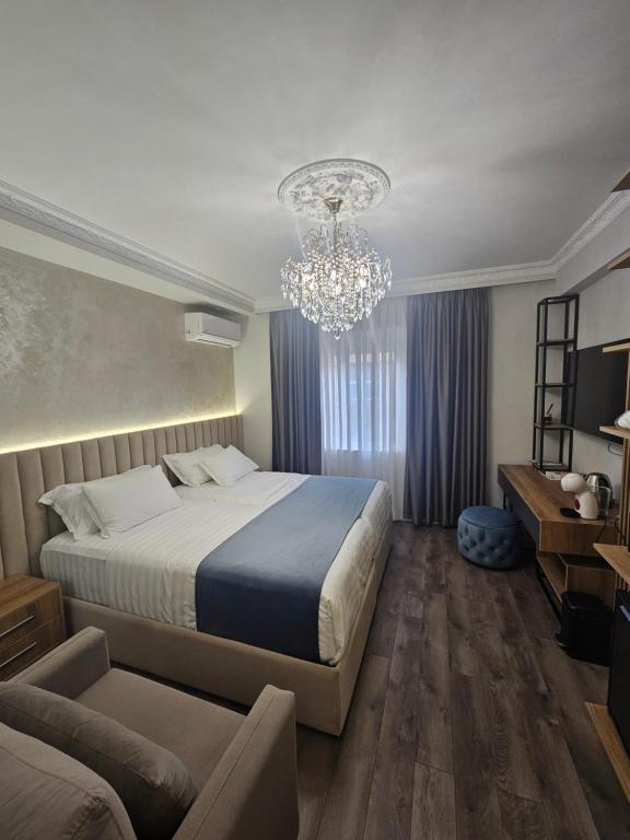 Postel nebo postele na pokoji v ubytování NS Luxury Suites