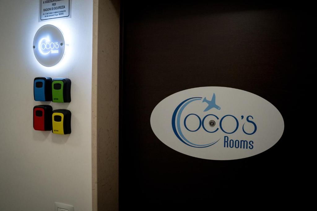 a sign for aocos homes on a wall at Coco'S Rooms in Bari Palese