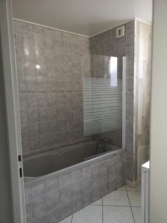 Kúpeľňa v ubytovaní Spacieux T2 53 m2 Aix-Parc Lac 4*