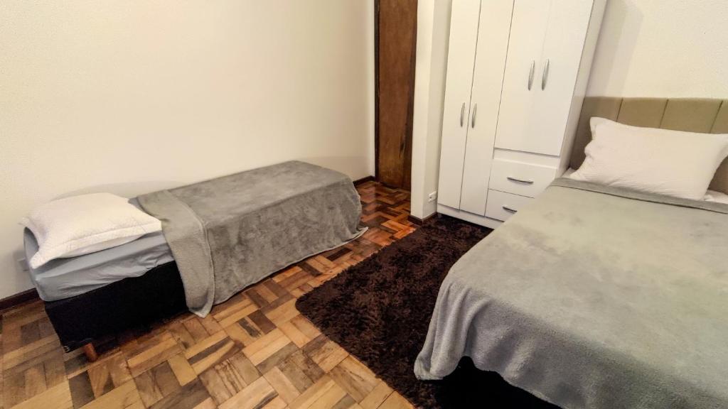 Postel nebo postele na pokoji v ubytování Quarto da Fê, central, perto de tudo o que você precisa!