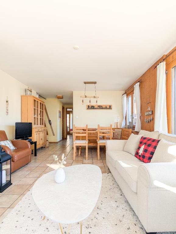 Posezení v ubytování Center of Nendaz ! Apartment 3 rooms with balcony