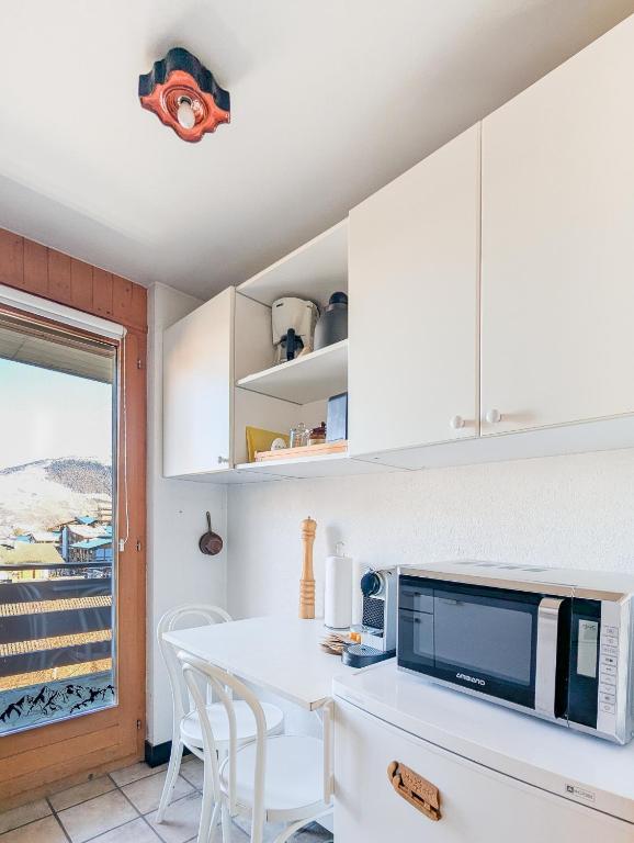 Kuchyň nebo kuchyňský kout v ubytování Center of Nendaz ! Apartment 3 rooms with balcony
