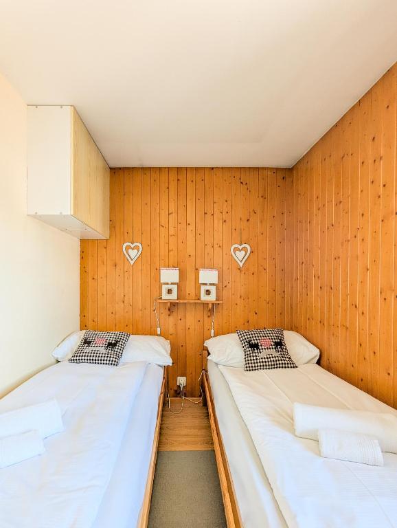 Postel nebo postele na pokoji v ubytování Center of Nendaz ! Apartment 3 rooms with balcony