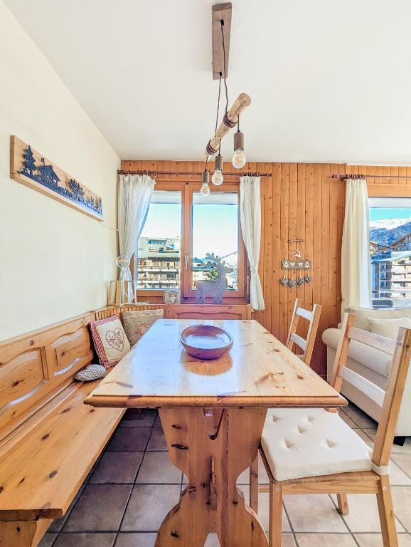 Posezení v ubytování Center of Nendaz ! Apartment 3 rooms with balcony