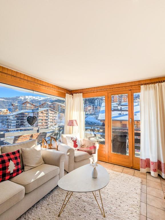 Posezení v ubytování Center of Nendaz ! Apartment 3 rooms with balcony