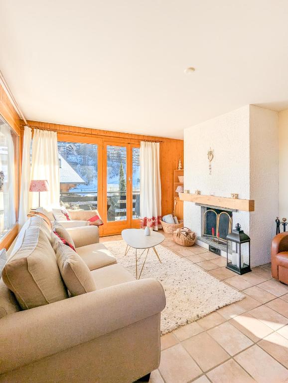 Posezení v ubytování Center of Nendaz ! Apartment 3 rooms with balcony
