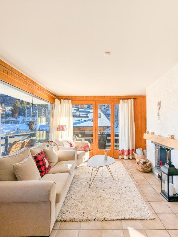 Posezení v ubytování Center of Nendaz ! Apartment 3 rooms with balcony