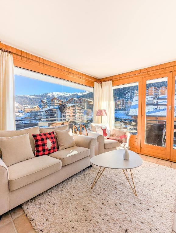 Posezení v ubytování Center of Nendaz ! Apartment 3 rooms with balcony