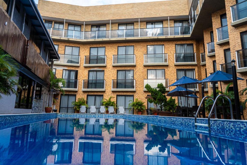 Bazén v ubytování Bessa Beach Hotel nebo v jeho okolí