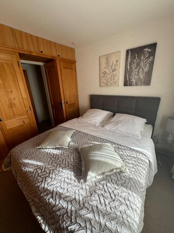 Postel nebo postele na pokoji v ubytování Chalet cosy avec vue sublime