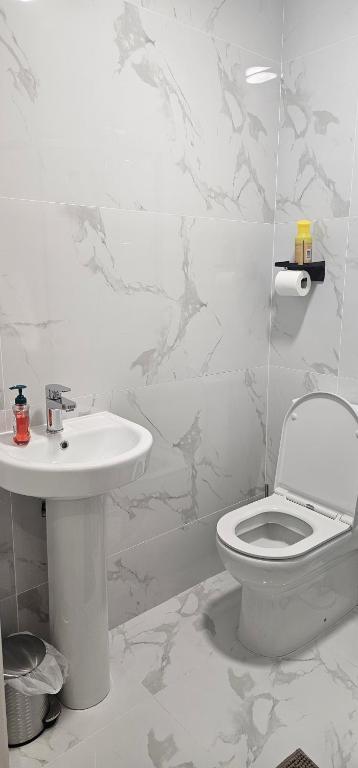 Bagno di Abi's World - 23 Kilmartin Grove Green, Hollystown, Dublin 15