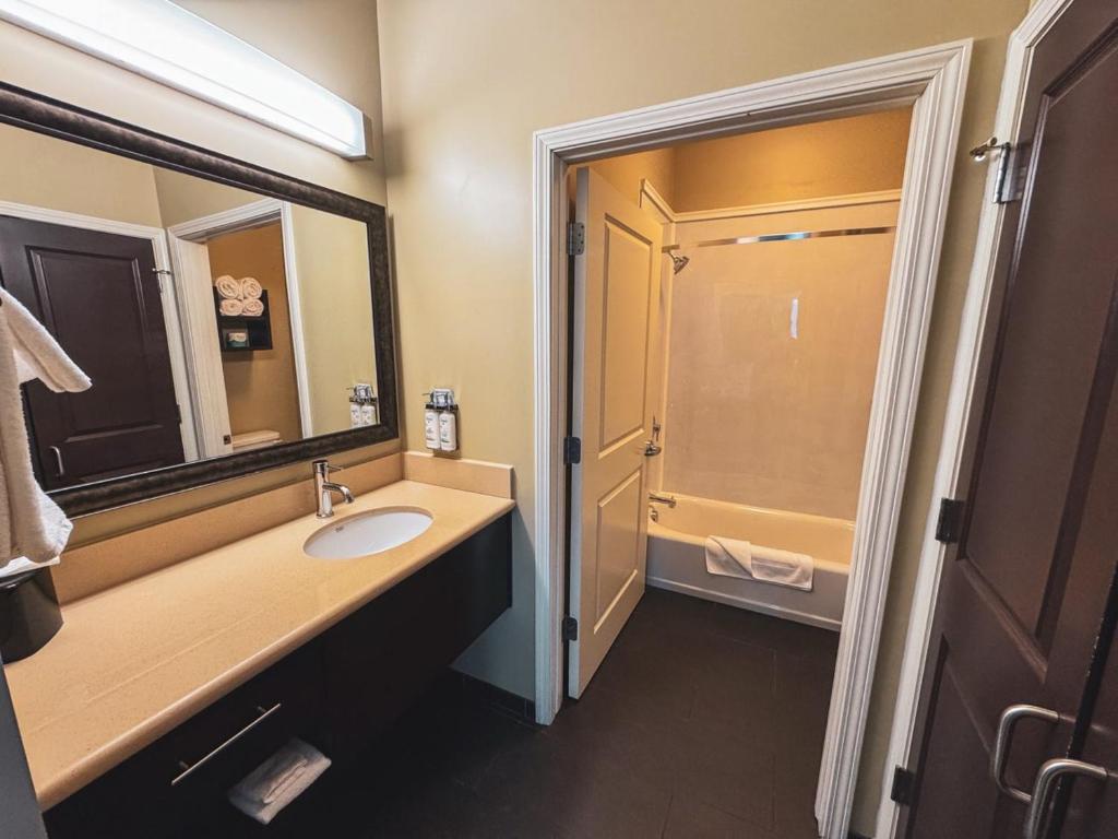 Staybridge Suites Marquette by IHG - Suite De Estudio Con Cama King - No Fumadores