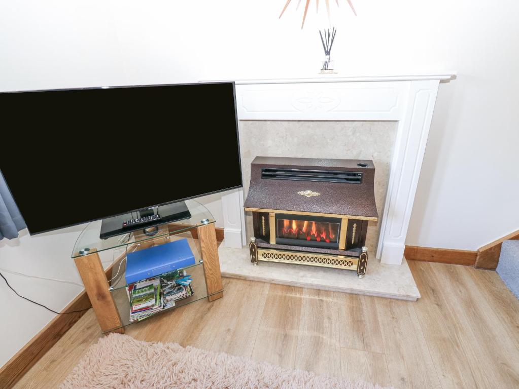 TV a/nebo společenská místnost v ubytování The Annexe
