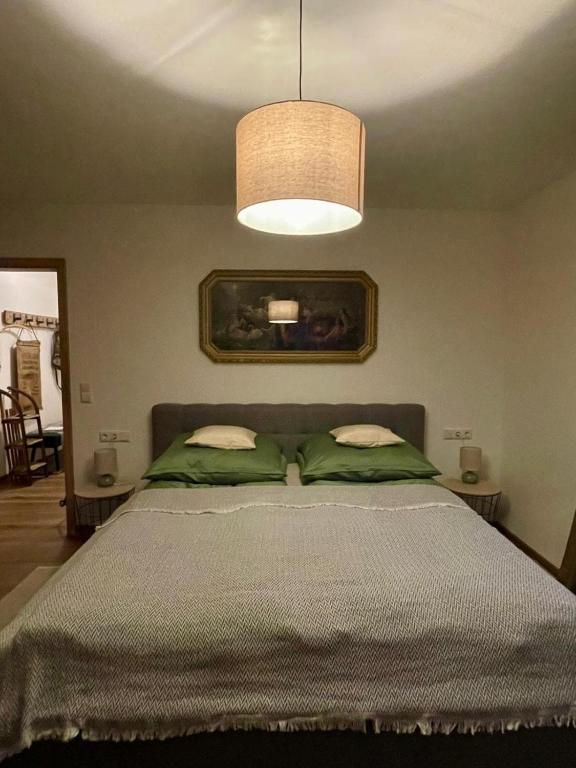 Postel nebo postele na pokoji v ubytování Ferientraum am Maibaum
