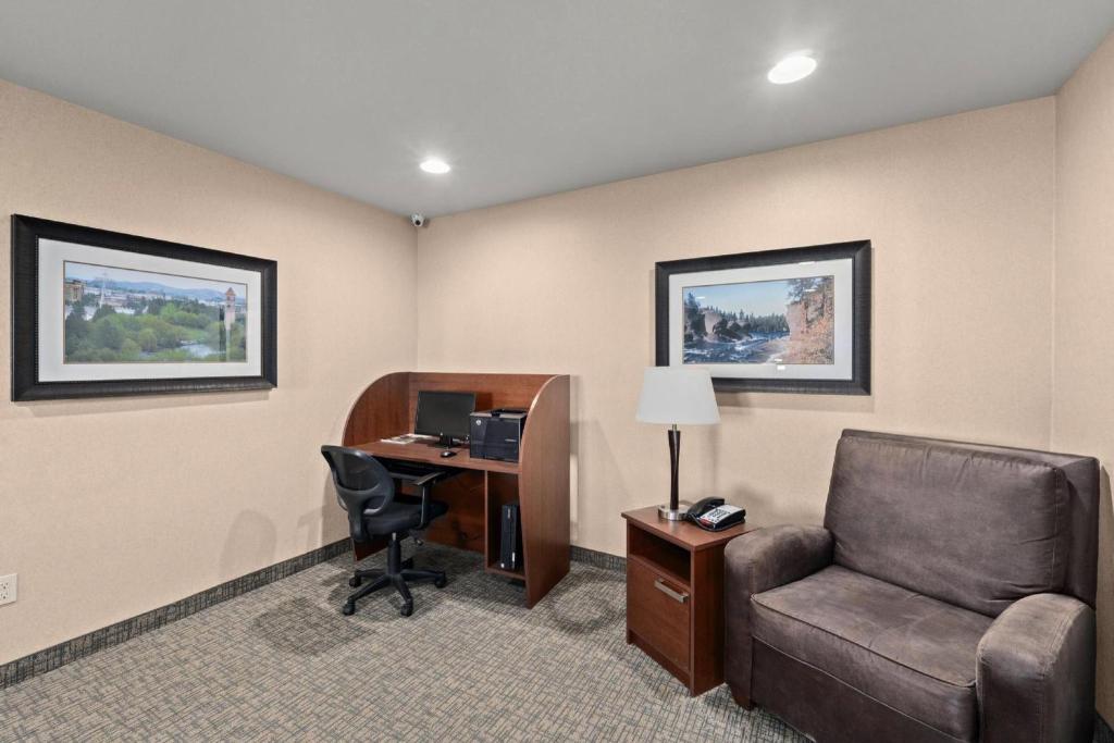 Posezení v ubytování MainStay Suites Spokane Valley