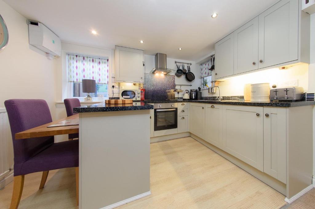 The Old Surgery, Central cosy cottage in the heart of Whitby 7