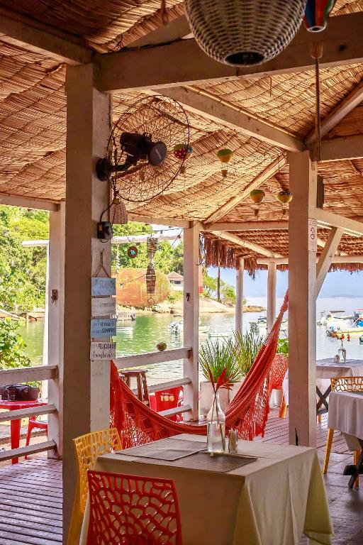 Um restaurante ou outro lugar para comer em Pousada e Mergulho Dolce Vita