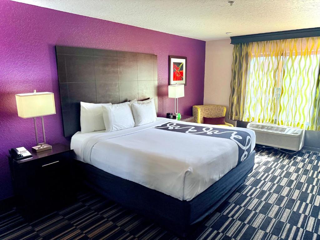 La Quinta by Wyndham Orlando Universal area - Free Shuttle to Universal photo
