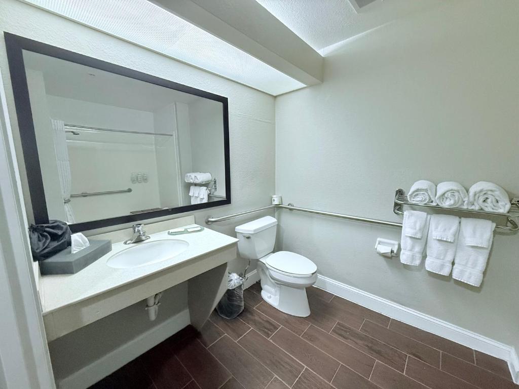La Quinta by Wyndham Orlando Universal area - Free Shuttle to Universal photo