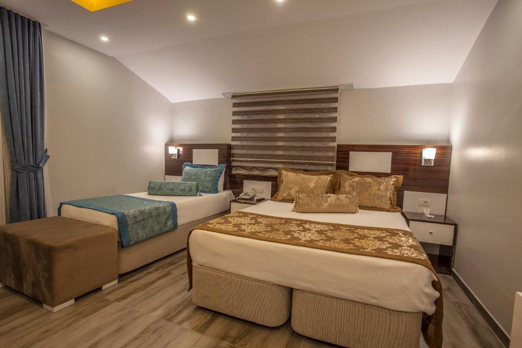 Postel nebo postele na pokoji v ubytování Pamukkale Termal Ece Otel