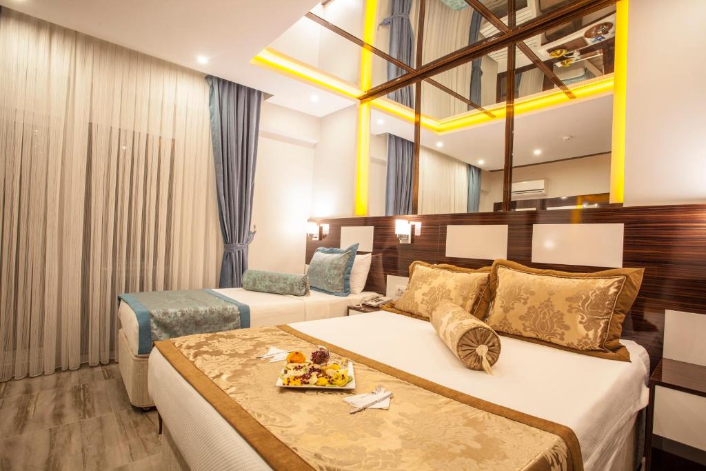 Postel nebo postele na pokoji v ubytování Pamukkale Termal Ece Otel