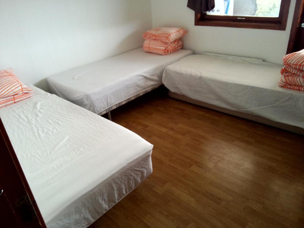 Postel nebo postele na pokoji v ubytování Gardenview Room
