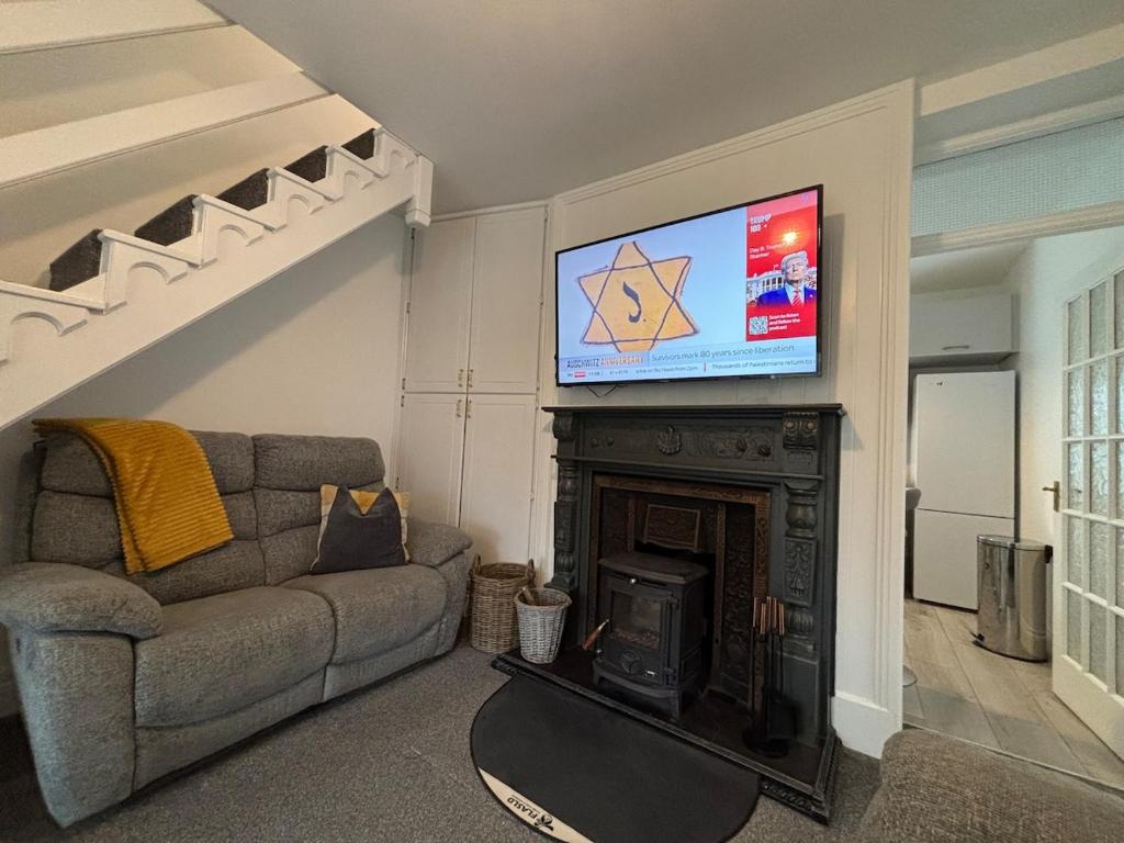 TV a/nebo společenská místnost v ubytování Cahir Cosy Cottage