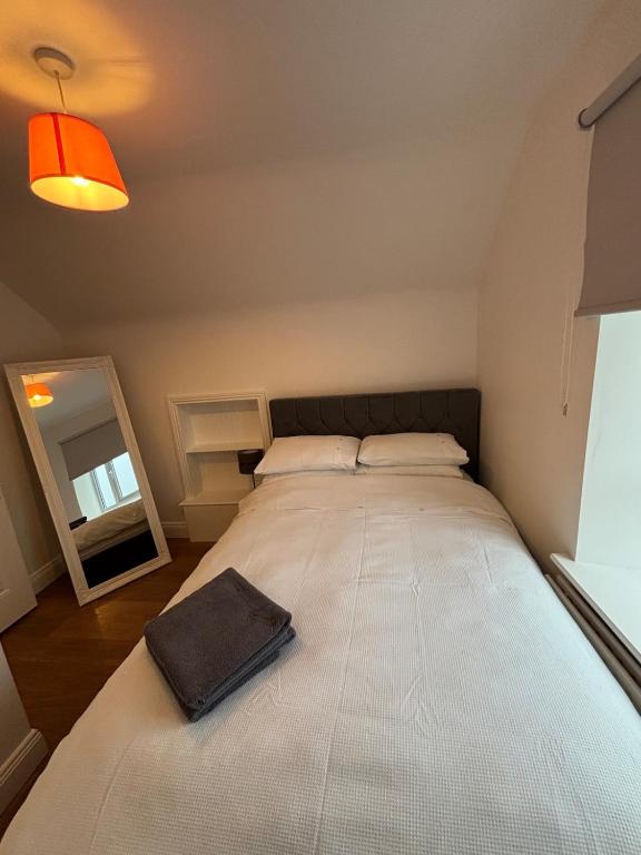 Postel nebo postele na pokoji v ubytování Cahir Cosy Cottage