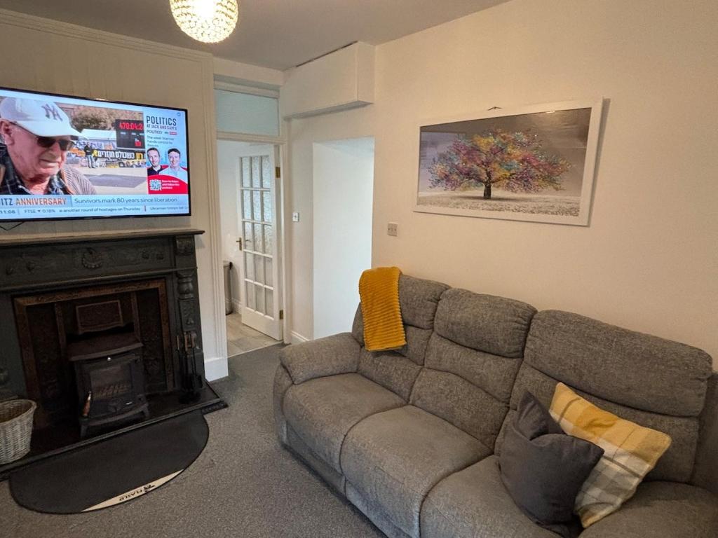 TV a/nebo společenská místnost v ubytování Cahir Cosy Cottage