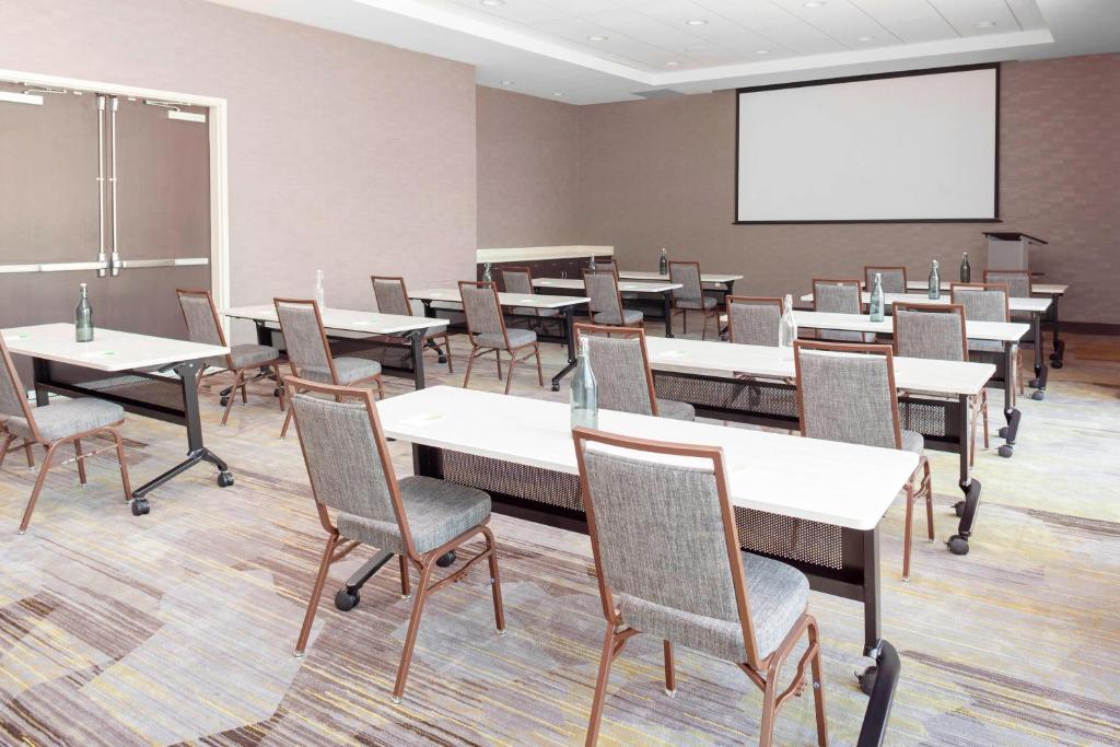 Courtyard by Marriott DeLand Historic Downtown photo