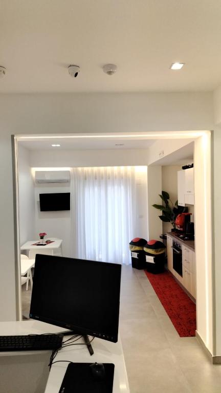 TV a/nebo společenská místnost v ubytování Bijou rooms