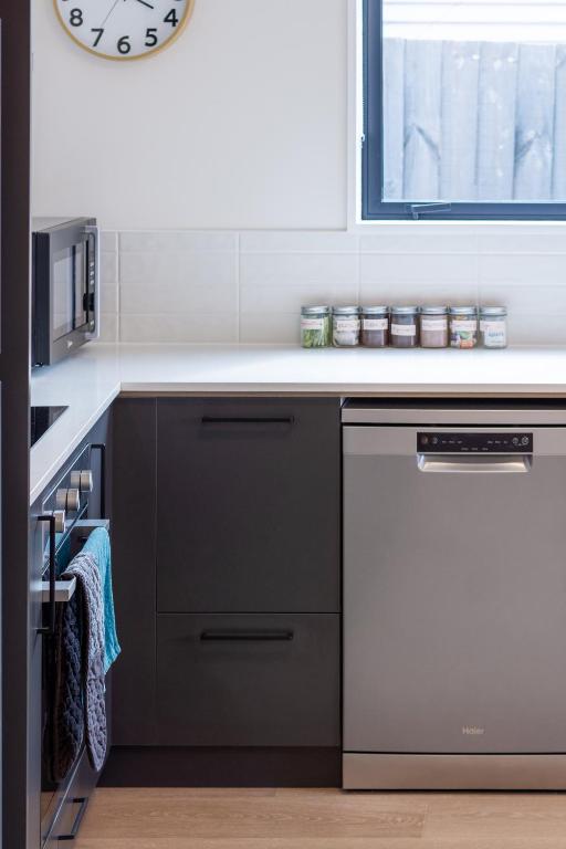 Spacious City Retreat Perfect for Getaways - Resim 19