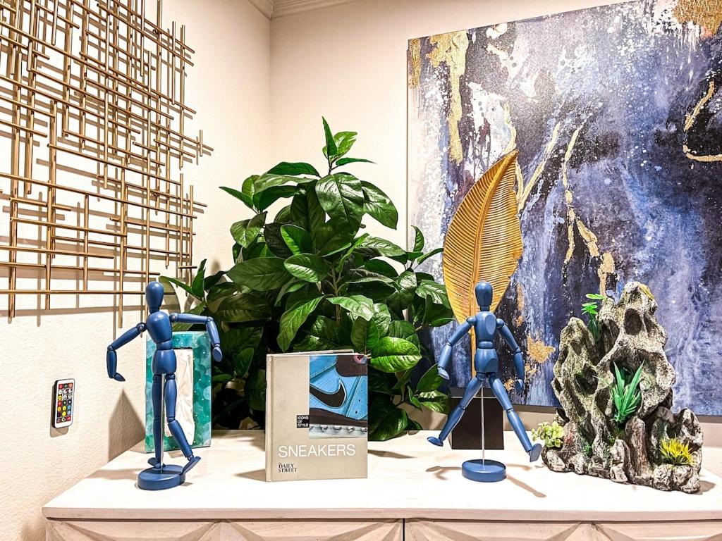 TR2 4B 3Bath USC Crypto Sofi Universal Parking, Los Angeles (updated prices  2026)