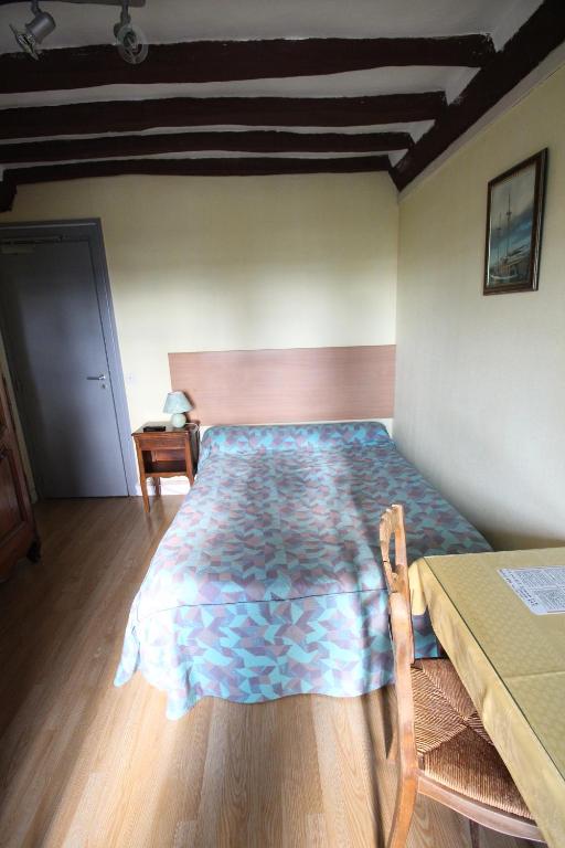 Auberge Normande - Double Room With Shared Toilet