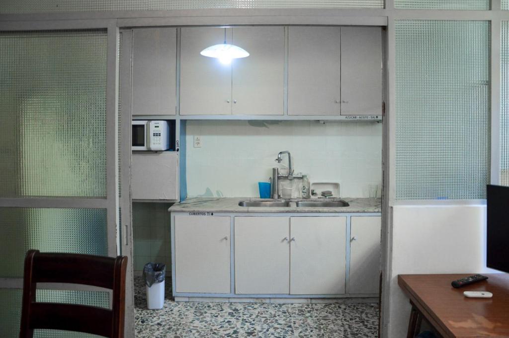Kuchyň nebo kuchyňský kout v ubytování Habitación "Norte" con baño privado al fondo - 3B